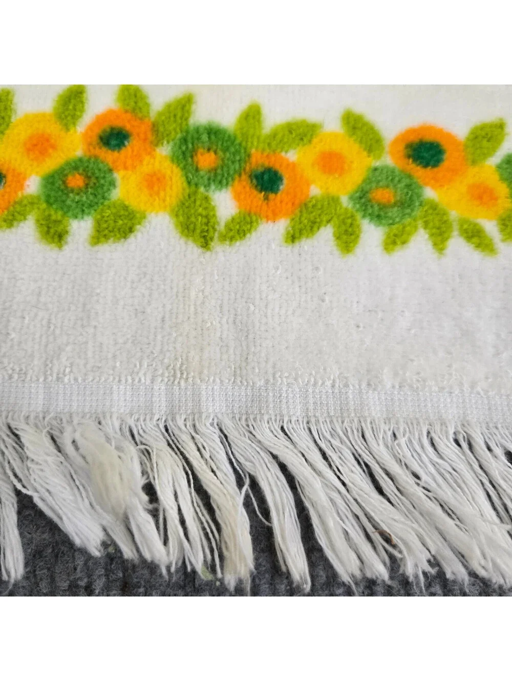 Butterfly Floral Bath Towel White Fringe Vintage USA Cannon All Cotton 20x36
